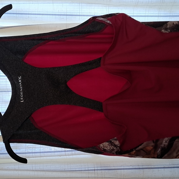 Magenta & camo open back tank top NWOT. Workout attire. Attractive look. - Picture 3 of 7